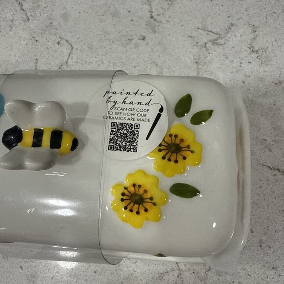 Lang by Design Butter Dish with Raised Flowers& 3D Bumblebee Handle Hand Painted - Picture 7 of 8